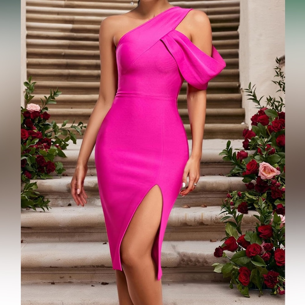 One shoulderer dresss with split